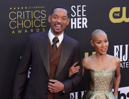 Ο Γουίλ Σμιθ και η σύζυγός του, Jada Pinkett Smith, στο κόκκινο χαλί των Oscars 2022