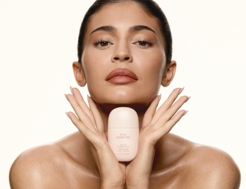 01__kylie_cosmetics-skin_tint_foundation