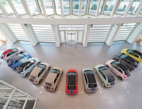 sc01_22_moonswatch_cars_hq_lobby_final_021