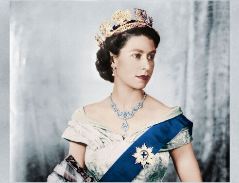 Η ζωή της βασίλισσας Ελισάβετ ΙΙ μέσα από 40 άρθρα