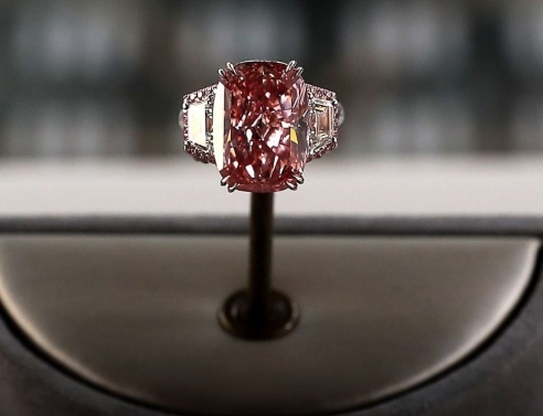 ροζ δαχτυλίδι