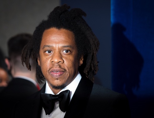 Τη δικαστική οδό παίρνει η διαμάχη του Αμερικανού ράπερ και επιχειρηματία Jay-Z  με τη Bacardi, συνέταιρό του στην ετικέτα κονιάκ D'Usse.