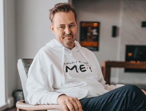 Ο ηθοποιός Μάθιου Πέρι, ο οποίος αγαπήθηκε για την ερμηνεία του ως Τσάντλερ στη σειρά «Φιλαράκια», μίλησε για τους εθισμούς του στο αλκοόλ και τα ναρκωτικά.