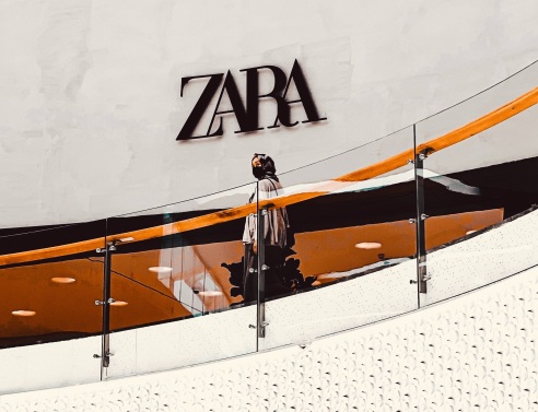 Η αλυσίδα μόδας Zara κάνει άνοιγμα στον κλάδο των second hand ρούχων - Στόχος να μειωθεί το περιβαλλοντικό της αποτύπωμα.