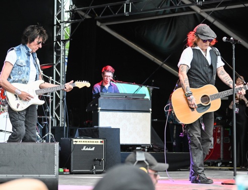 Ο Τζόνι Ντεπ και ο Τζεφ Μπεκ έκαναν αγωγή σε καθηγητή που τους κατηγορεί για λογοκλοπή σε τραγούδι από την κοινή δισκογραφική τους δουλειά, «18».