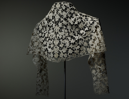 Δαντελένιο μαντήλι φτιαγμένο με βελόνα. Ιταλία, περ. 1700. Textilmuseum St. Gallen. Δωρεά του John Jacoby, 1954. © Michael Rast / Bard Graduate Center