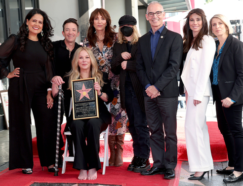 Η Κριστίνα Άπλγκεϊτ εμφανίστηκε για πρώτη φορά με μπαστούνι στην τελετή για το αστέρι της στο «Walk of Fame»