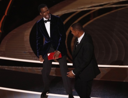 Ο Γουίλ Σμιθ χαστούκισε στον Κρις Ροκ στα βραβεία Όσκαρ