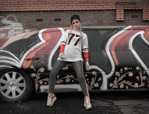 Κάτι φαίνεται να αλλάζει στη μόδα. Οι συλλογές για την Άνοιξη/Καλοκαίρι 2023 δείχνουν ότι η άψογη ραφή και το προσεγμένο ρούχο έρχονται να επισκιάσουν το παντοδύναμο streetwear.  