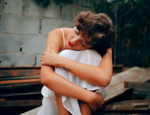 γυναίκα μόνη 