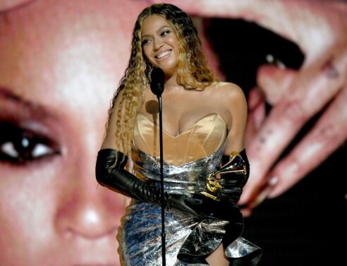 H Μπιγιόνσε γράφει ιστορία με το 32ο Grammy στην καριέρα της