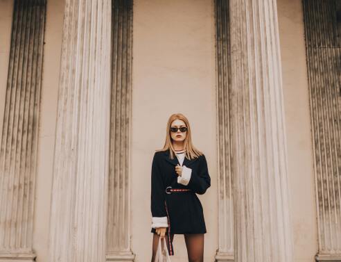 Πώς να ισιώσετε τα μαλλιά σας χωρίς να τα καταστρέψετε