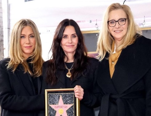 Κόρτνεϊ Κοξ, Τζένιφερ Άνιστον και Λίζα Κούντροου