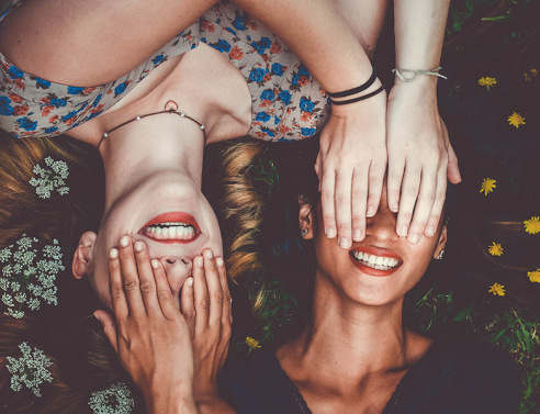 Δυο κορίτσια. 