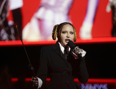 Μεσήλικες σε ρόλο ενζενί