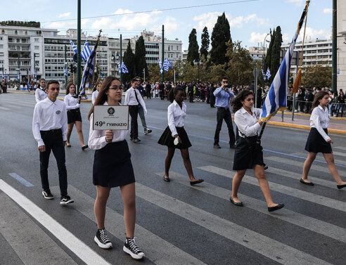 Παρέλαση μαθητών, σπουδαστών, προσκόπων και οδηγών μπροστά από το Μνημείο του Άγνωστου Στρατιώτη στην Αθήνα για την εθνική επέτειο της 28ης Οκτωβρίου, Παρασκευή 28 Οκτωβρίου 2022. 