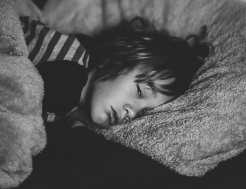 Πρωινός ύπνος: Πώς ξυπνάς τα έφηβα παιδιά σου για να πάνε στο σχολείο