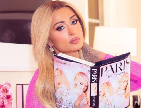 Πάρις Χίλτον: Η διάσημη κοσμική influencer αυτοβιογραφείται
