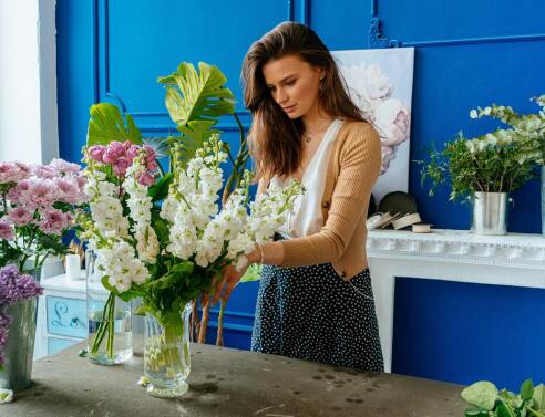 Τα λουλούδια ομορφαίνουν τον χώρο που ζούμε. Αυτοί είναι 6 τρόποι για να τα διατηρήσετε φρέσκα και ζωντανά για περισσότερο καιρό, μέσα στο βάζο τους. 