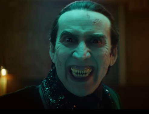 Ο Νίκολας Κέιτζ δήλωσε ότι το να φάει κατσαρίδες κατά τη διάρκεια των γυρισμάτων της ταινίας «Vampire's Kiss» ήταν ένα από τα μεγαλύτερα λάθη στην καριέρα του.