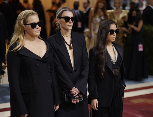 Amy Schumer, Gabriela Hearst και Xiye Bastida στο Met Gala του 2022