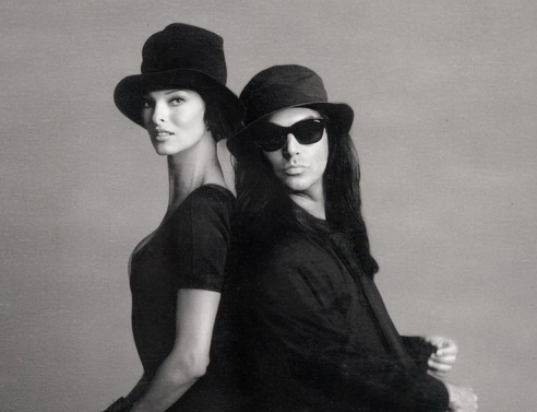 Λίντα Εβαντζελίστα: Βιβλίο με την υπογραφή του κορυφαίου φωτογράφου μόδας Στίβεν Μαϊζέλ - «Το αποτέλεσμα μιας αξιοσημείωτης δημιουργικής συμβίωσης».