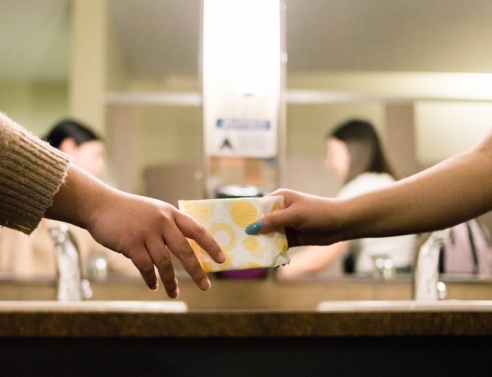 Δωρεάν προϊόντα περιόδου σε σχολεία 