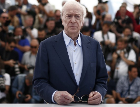 Μάικλ Κέιν: Ο βετεράνος ηθοποιός έγραψε βιβλίο θρίλερ - «Deadly Game» ο τίτλος του μυθιστορήματος που κυκλοφορεί τον Νοέμβριο. 