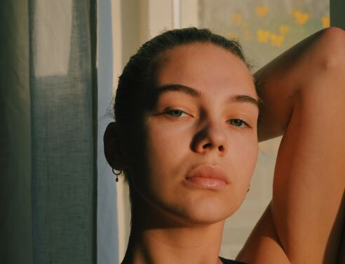 Κοπέλα στον ήλιο