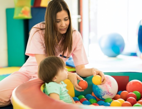 Sensory ή Messy Play: Τι είναι το αισθητηριακό παιχνίδι - 7 λόγοι για να το δοκιμάσουν οι νέοι γονείς με το μωρό τους