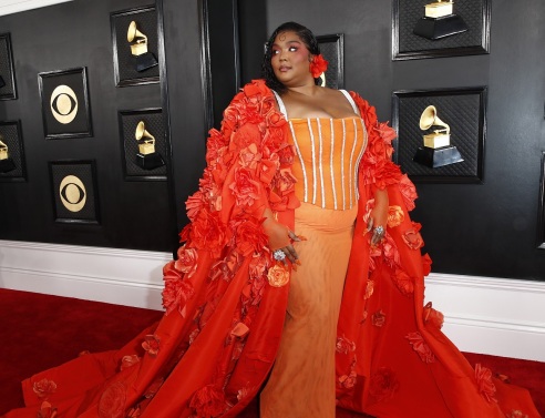 Lizzo: Δικηγόροι εξετάζουν περαιτέρω καταγγελίες για σεξουαλική παρενόχληση κατά της Αμερικανίδας τραγουδίστριας και ακτιβίστριας.