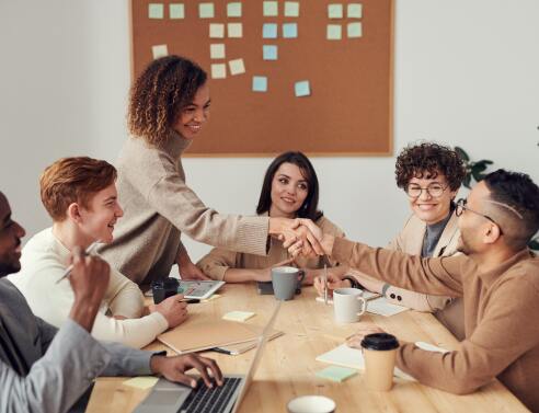 Πόσα πρέπει να μοιράζεσαι στον χώρο εργασίας;