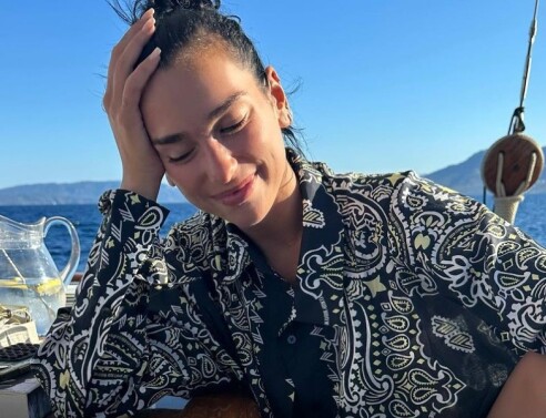 Η Ντούα Λίπα απολαμβάνει τις διακοπές της στην Ελλάδα