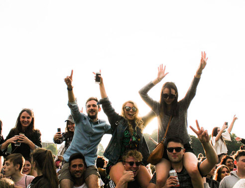 Φίλοι διασκεδάζουν