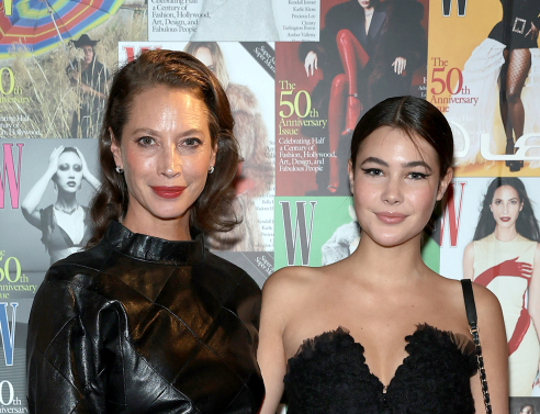Η Κρίστι Τέρλινγκτον με την κόρη της,  Γκρέις Μπερνς © Dimitrios Kambouris/Getty Images for W Magazine