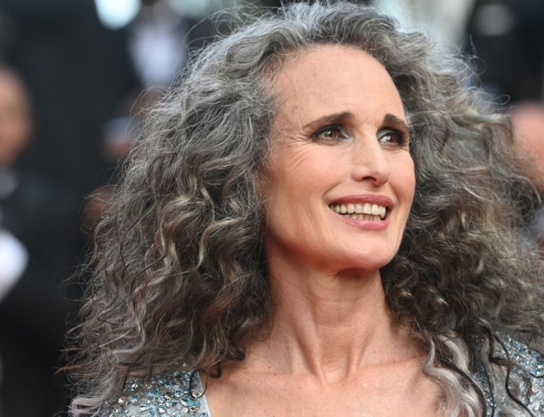 Η Andie MacDowell στο Κόκκινο Χαλί του 74ου  Φεστιβάλ των Καννών