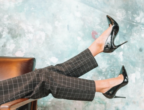 8 τρόποι για να απαλλαγείς άμεσα από την κακοσμία των παπουτσιών 