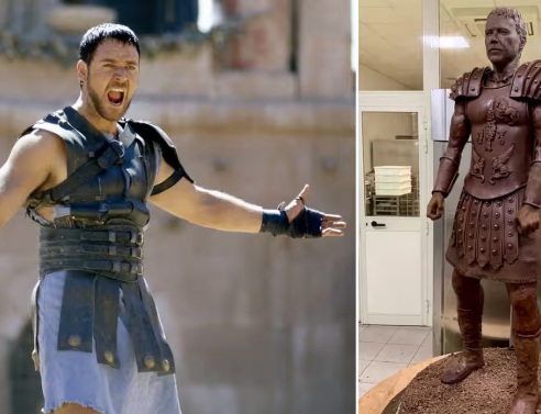Ράσελ Κρόου: Δημιουργήθηκε σοκολατένιο άγαλμα του «Μονομάχου» από ζαχαροπλάστη στη Μάλτα - «Θα είμαι διαθέσιμος να φαγωθώ», δηλώνει ο διάσημος ηθοποιός.