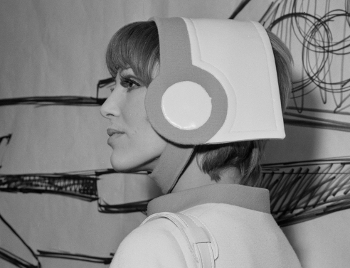 Ο Pierre Cardin σχεδίασε τις στολές για τα πληρώματα της Olympic Airways το 1969