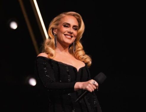 Adele: Εταιρία καλλυντικών και προϊόντων ομορφιάς είναι το νέο επιχειρηματικό της βήμα - Αφήνει να εννοηθεί ότι θα κάνει διάλειμμα από τις συναυλίες.