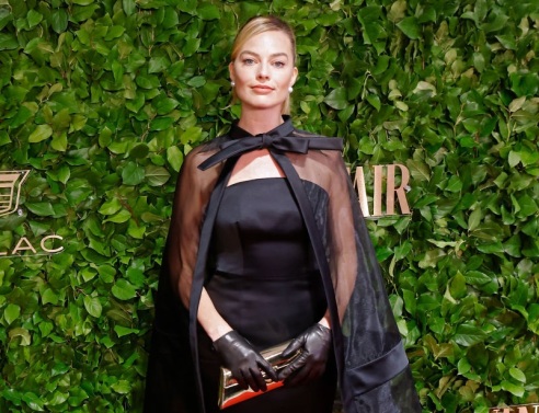 Η Μάργκο Ρόμπι με look εμπνευσμένο από τη Barbie