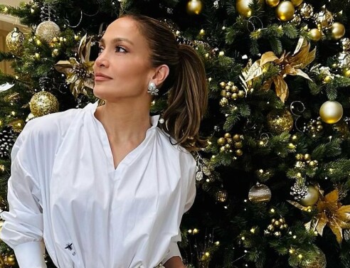 Σε christmas mood και η Τζένιφερ Λόπεζ - Στόλισε το χριστουγεννιάτικο δέντρο της