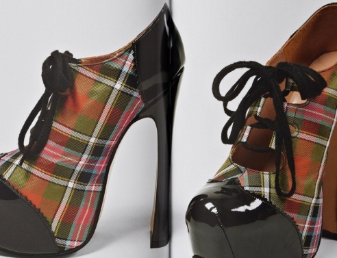 Η εικόνα είναι από το coffee-table book της Taschen «Shoes A-Z»