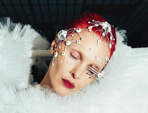 Η Τάμτα εμφανίστηκε στα MadWalk 2023, σε μια φουτουριστική performace του νέου της τραγουδιού «Μακριά»