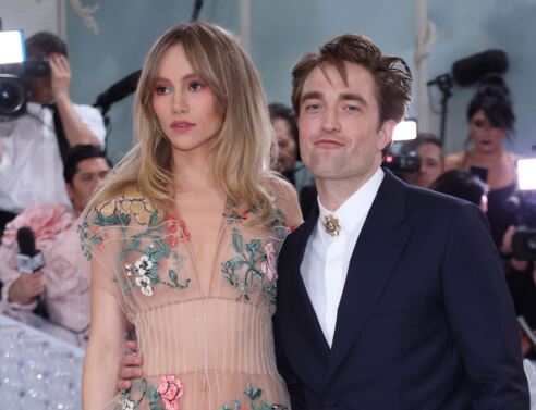 Ο Ρόμπερτ Πάτινσον αρραβωνιάστηκε με την Σούκι Γουότερχαουζ