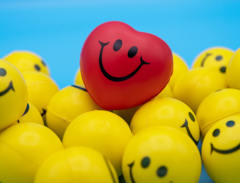 ti-mas-kanei-pragmatika-eutuhismenous