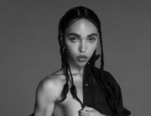 Calvin Klein: Απαγορεύτηκε διαφήμιση με την FKA Twigs - Οι εικόνες ήταν «υπερβολικά σεξουαλικοποιημένες» - Για δύο μέτρα και σταθμά κάνει λόγο η τραγουδίστρια.