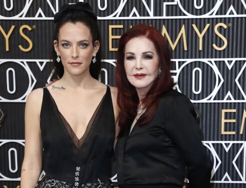 Πρισίλα Πρίσλεϊ - Ράιλι Κίου: Κοινή εμφάνιση στο κόκκινο χαλί των Emmy στον απόηχο της δικαστικής τους διαμάχης για την κληρονομιά της Λίζα Μαρί Πρίσλεϊ. 