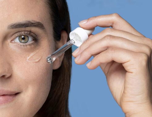 la_roche_posay_nikhtes_prix_de_beaute_2023_beautemag_12_23_main