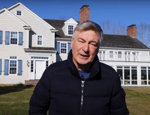 Άλεκ Μπάλντουιν: Προς πώληση για τέταρτη φορά το πολυτελές σπίτι του στα Χάμπτονς - Ξενάγηση μέσω βίντεο στο κτήμα των 10 στρεμμάτων.